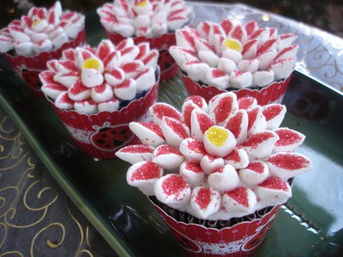 Baby Shower Fare: Marshmallow Flower Cupcakes