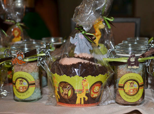 Easy DIY Baby Shower Favors: Washcloth Cupcakes and Fun Bath Salts