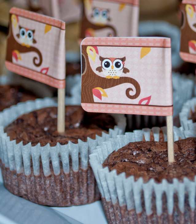 New Use for Return Address Labels: DIY Cupcake Decorations!