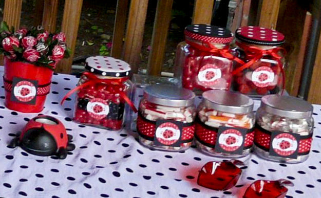 Do-It-Yourself Party Favors: Personalized Circle Labels Make Your Favors Unique