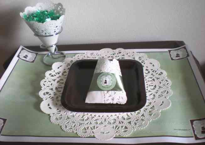 Make Your Place Settings Pretty with Paper Doily Accents!