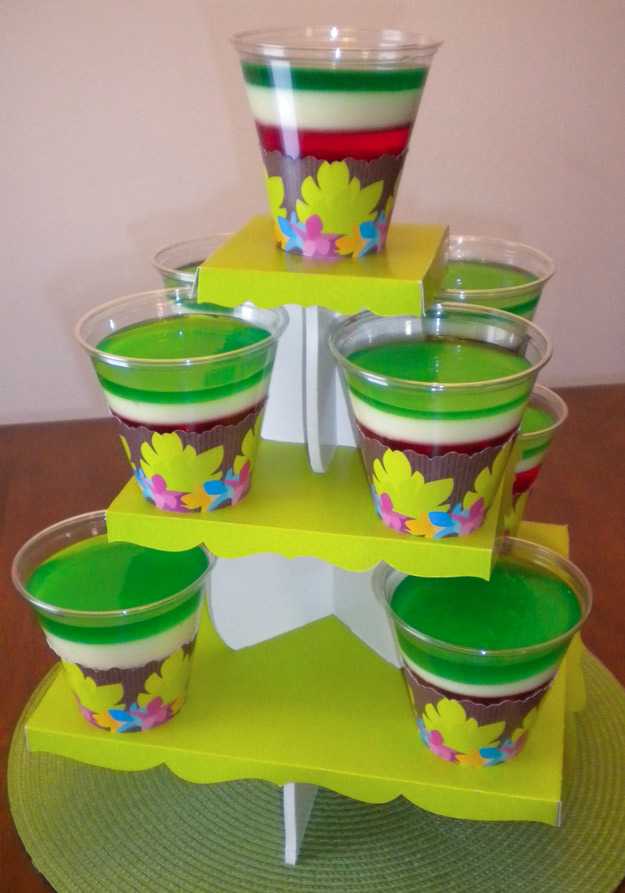 Get Creative with Cupcake Decorations by Trying this Fun Jello Recipe!
