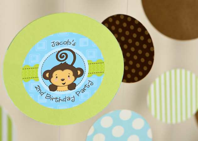 Make Your Own Birthday Party Backdrop!