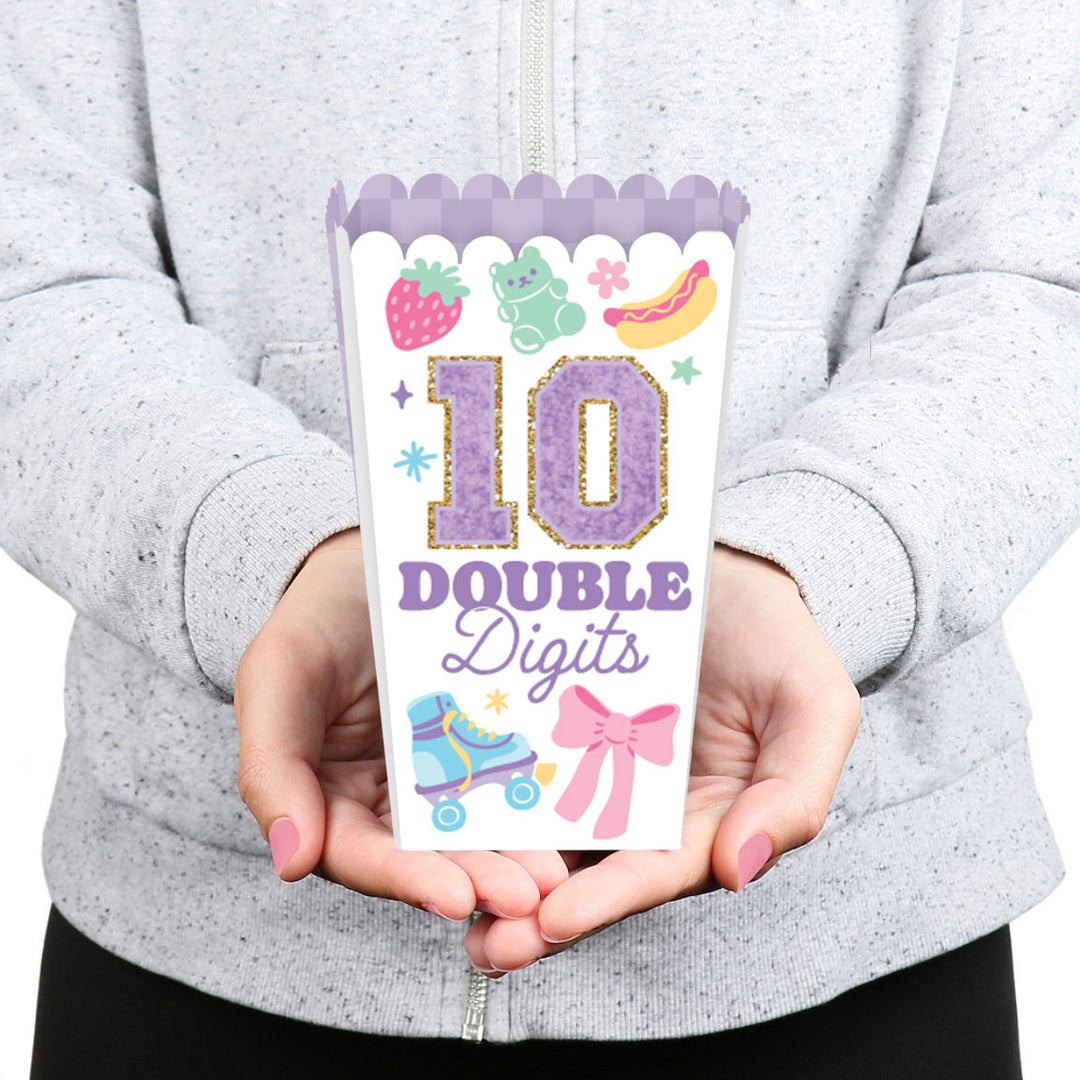 Close-up varsity style “10” design popcorn treat boxes