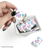 Unicorn party treat insporation DIY idea - hand holding unicorn candy bar