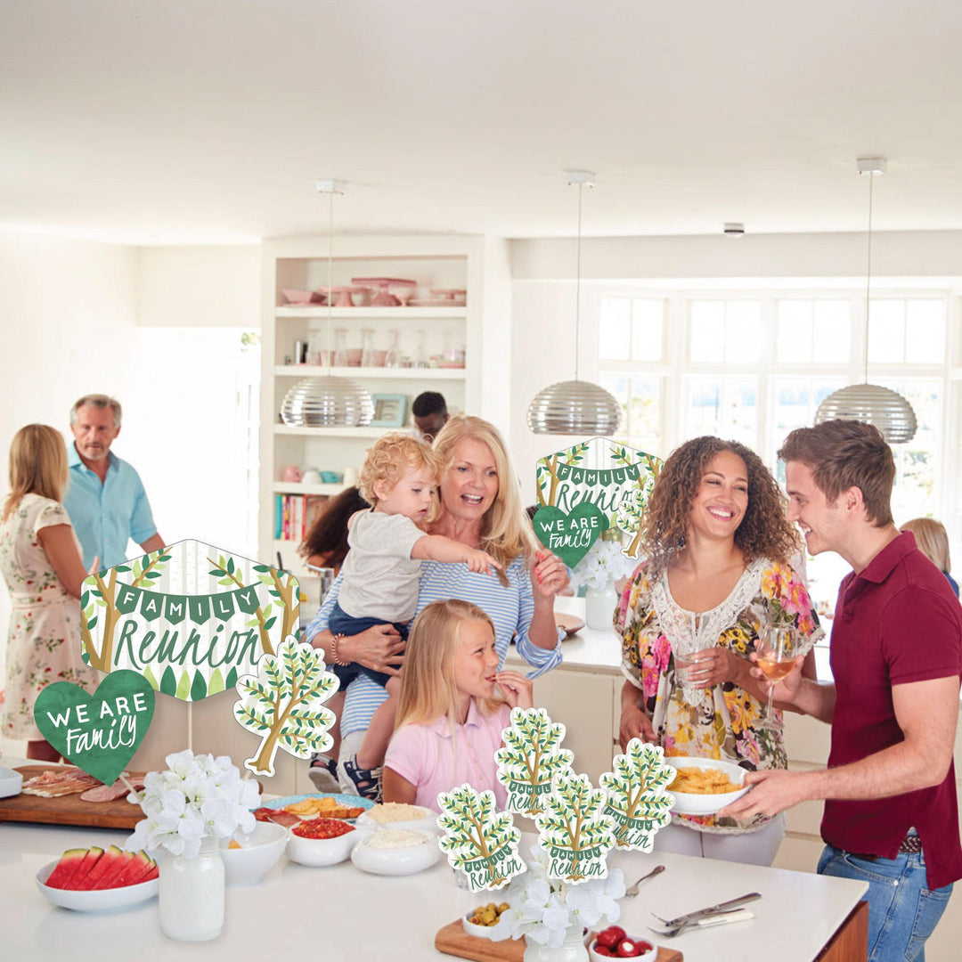 Family Tree Reunion Showstopper Table Toppers - 35 Pc